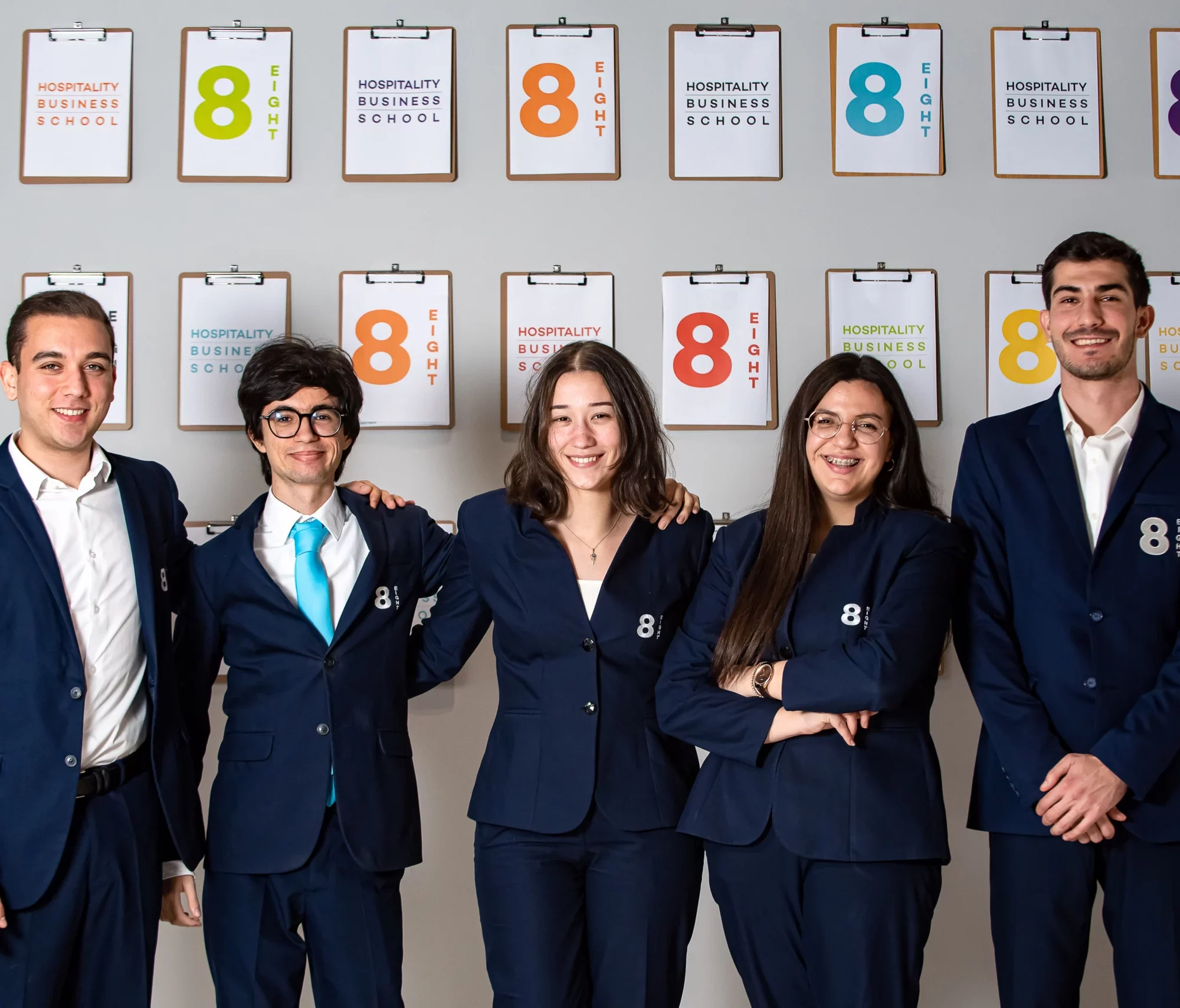 Promotion FYP2 – EIGHT Hospitality Business School Étudiants en uniforme EIGHT Hospitality Business School La Marsa