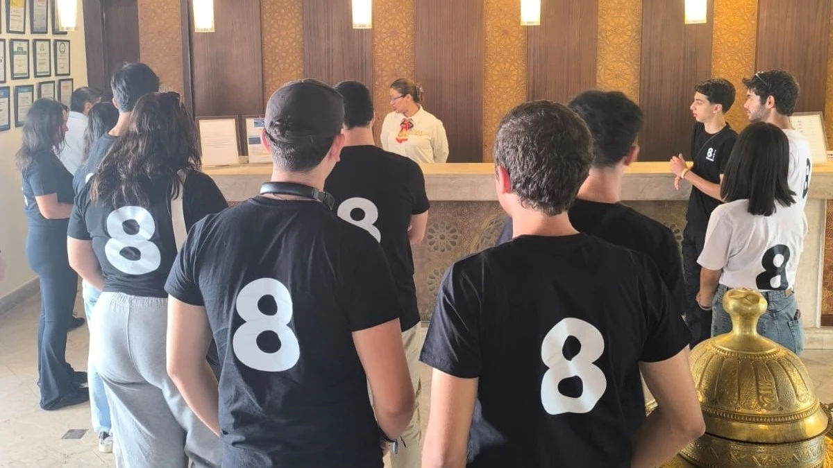 Semaine d'intégration 2025-2026 – Visite hôtelière et découverte du secteur à EIGHT Étudiants de EIGHT Hospitality Business School en visite à la réception d'un hôtel lors de la semaine d'intégration 2025-2026